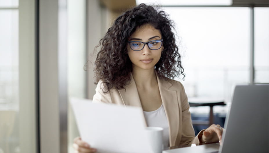 woman does business on a laptop